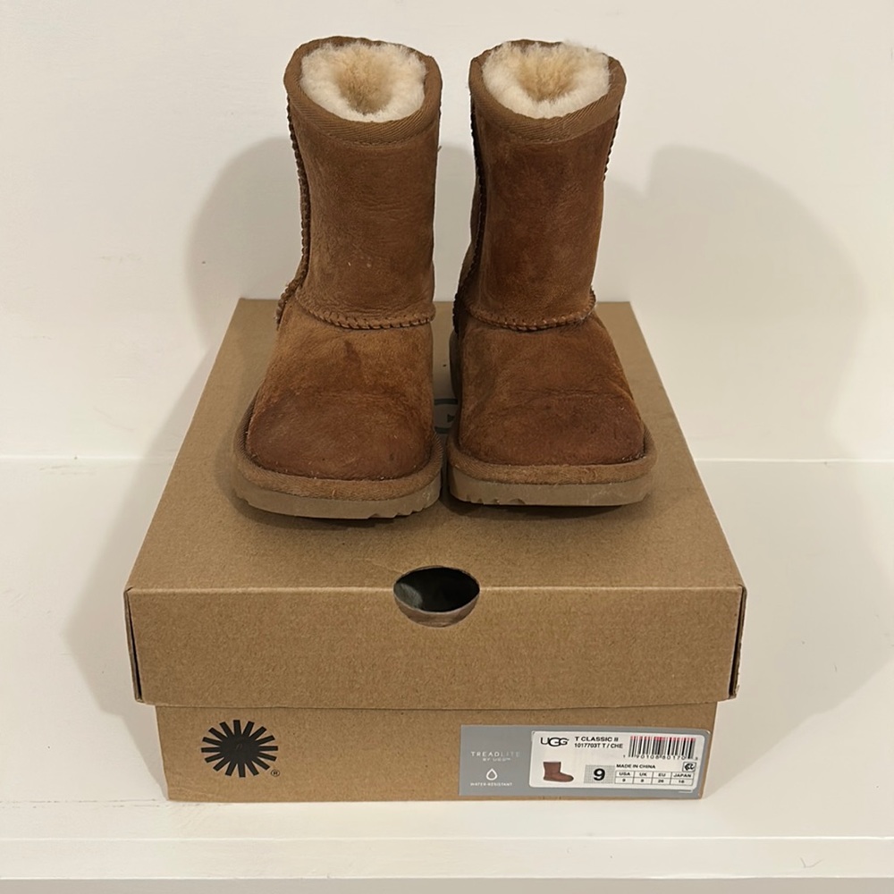 Uggs girls size 9